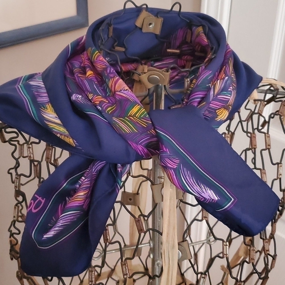 Vintage Paoli blue feather square scarf. Size 27 square. EUC - Picture 4 of 6